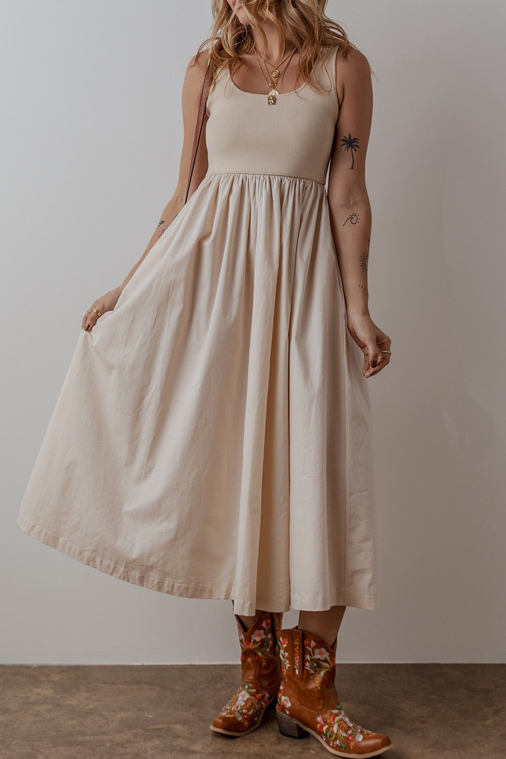 Beige Scoopneck, Sleeveless Midi Dress