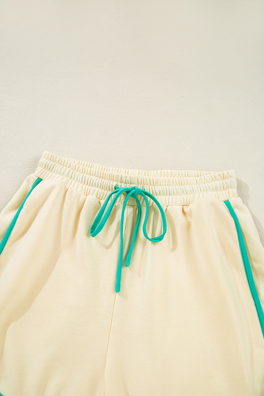 White Contrast Trim Colorblock Long Sleeve Pullover and Drawstring Shorts 2pcs Outfit