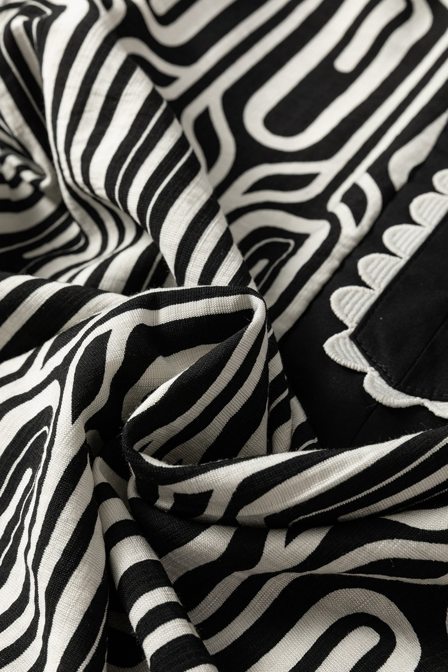 Black Geometric Print Contrast Scallop Color Block Patchwork Short Sleeve Shirt
