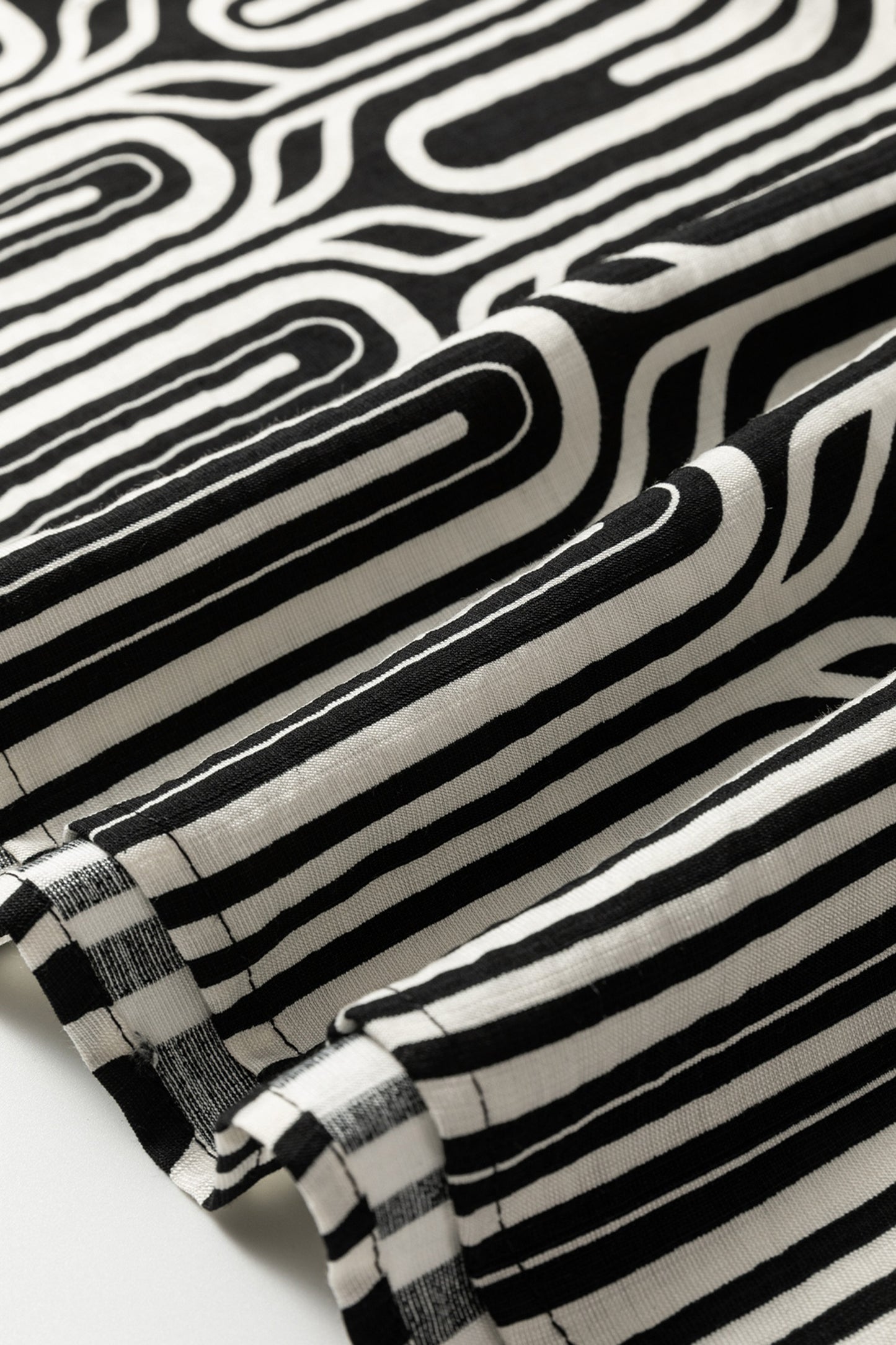 Black Geometric Print Contrast Scallop Color Block Patchwork Short Sleeve Shirt