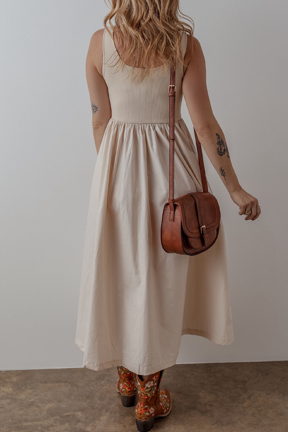 Beige Scoopneck, Sleeveless Midi Dress