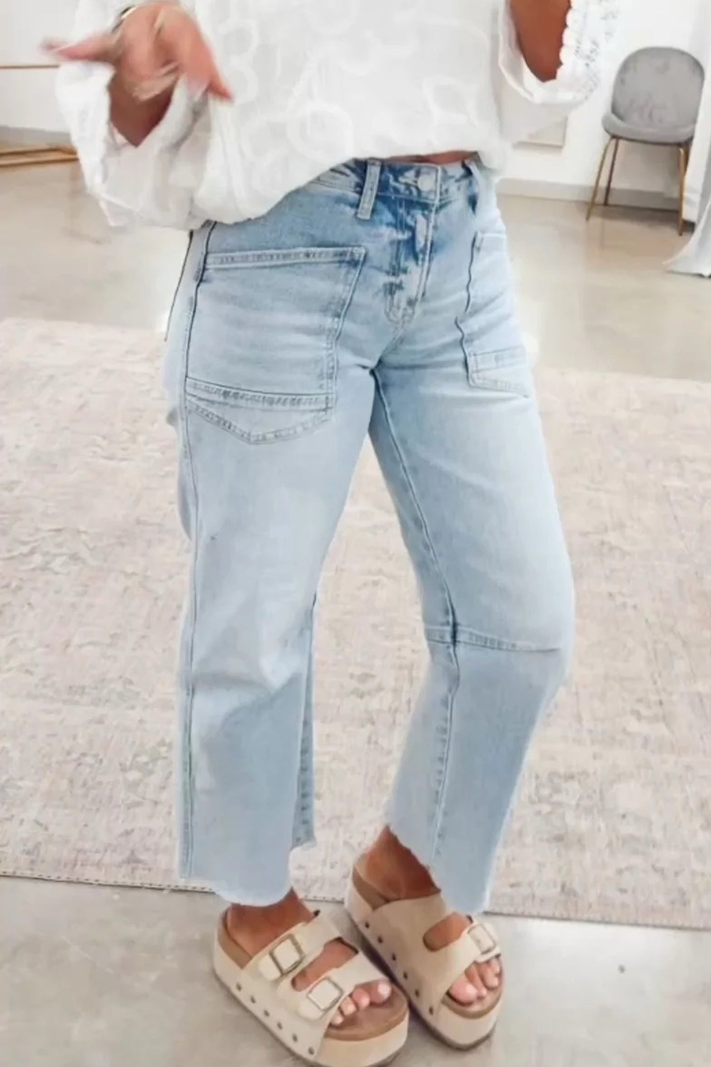 Frayed Cropped Straight Jeans